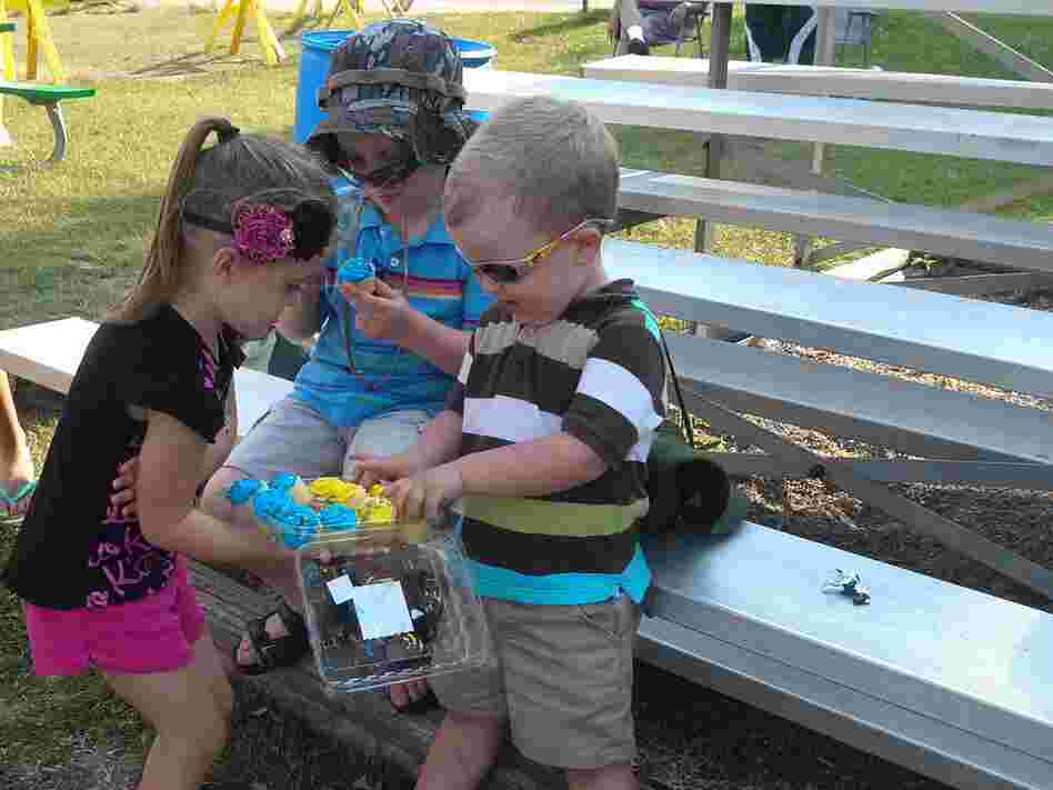 Paying it forward with cupcakes in Lansing.