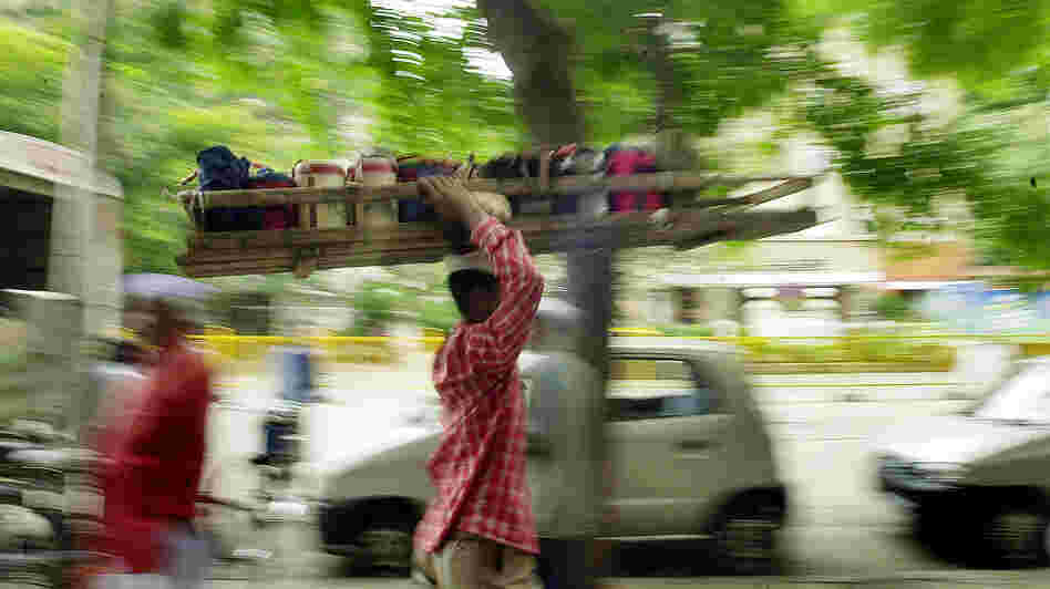 Dabba wallahs carry lunchboxes to offices in Indian cities. But the old tradition is changing with modern times.