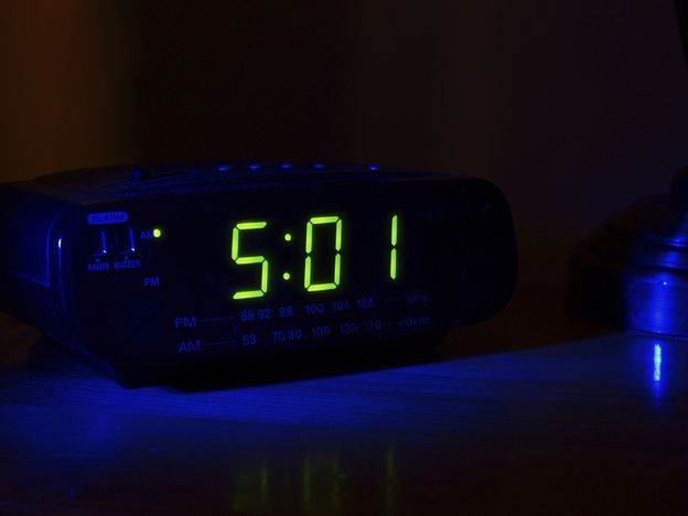 If you're having trouble sleeping, researchers say you should resist the urge to keep checking the time.