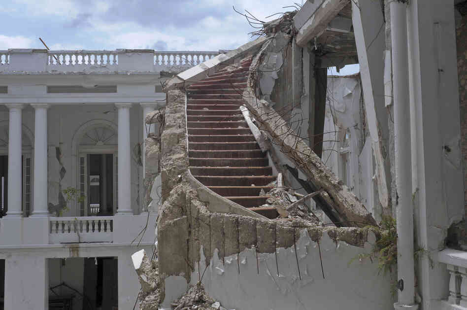 A ruined staircase is seen in the collapsed National Palace. Parker described it as "a staircase of grandeur."