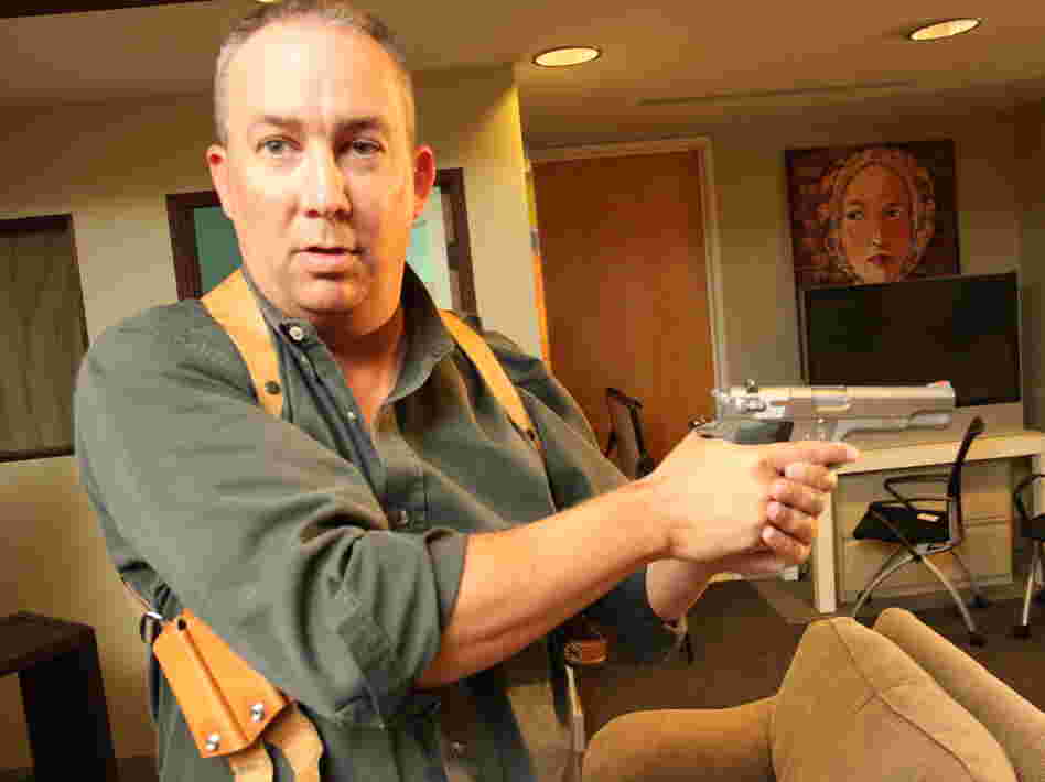 Retired Sgt. Derek Pacifico trains screenwriters and novelists to bring more realism into their police procedurals.