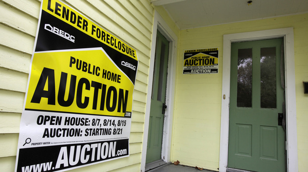 A home has a foreclosure auction sign displayed in Chagrin Falls, Ohio, in September 2010. (AP)
