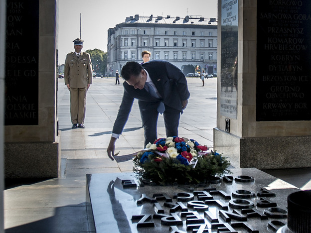 Republican presidential candidate, former Massachusetts Governor Mitt Romney, lays a wreath at the Tomb of the Unknown Soldier on July 31, 2012 in Warsaw, Poland.