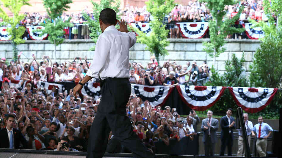 President Obama waves to supporters during a campaign stop Wednesday in Charlottesville, Va. He later participated in a question-and-answer session on Reddit.