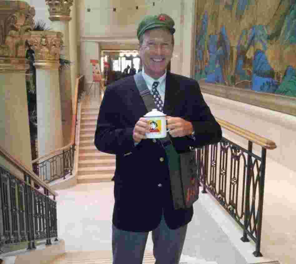 Neil Bush in a picture he posted on Weibo.