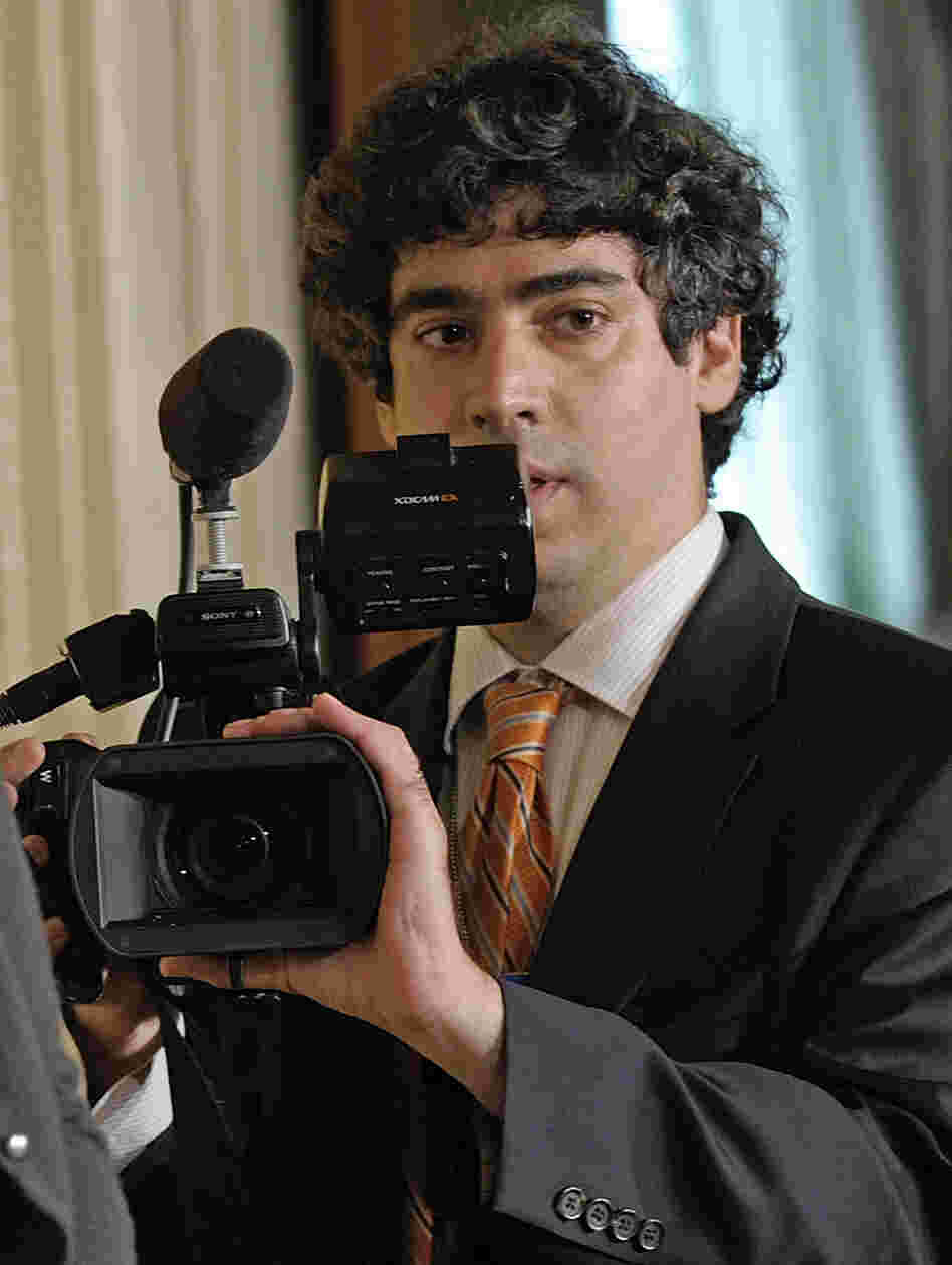Before joining candidate Obama's new media team in 2008, Arun Chaudhary worked in film in New York and was on the faculty of NYU's graduate film school.