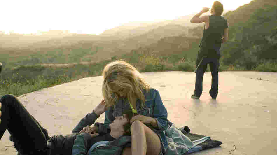 Wayward Lily (Juno Temple) falls for Jesse (Kyle Gallner), the head of a nihilistic skater gang from Los Angeles, in Little Birds, a story suffused with deprivation and despair. Wayward Lily (Juno Temple) falls for Jesse (Kyle Gallner), the head of a nihilistic skater gang from Los Angeles, in Little Birds, a story suffused with deprivation and despair.