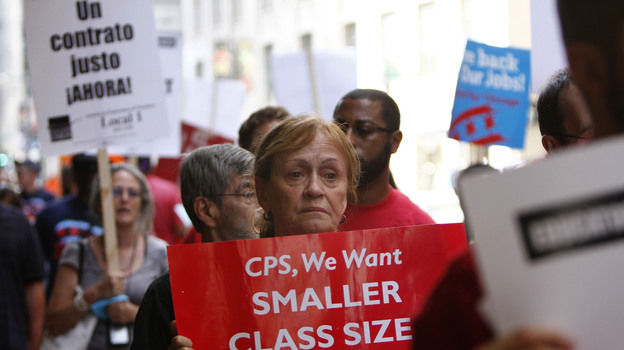 Chicago Teachers Union members picket on Aug. 22 in Chicago. (AP)