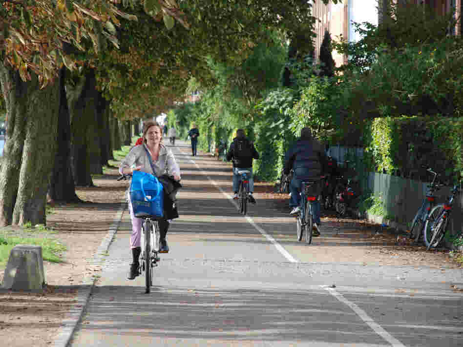 Many Copenhagen residents already travel by bike, and now the city is building high-speed routes designed to encourage commuters even in the outlying suburbs. Many Copenhagen residents already travel by bike, and now the city is building high-speed routes designed to encourage commuters even in the outlying suburbs.