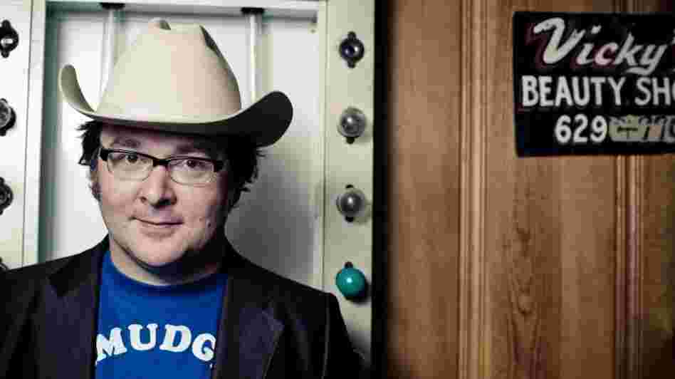 Nashville singer-songwriter Derek Hoke describes his crowd-pleasing music as "quietbilly." Nashville singer-songwriter Derek Hoke describes his crowd-pleasing music as "quietbilly."