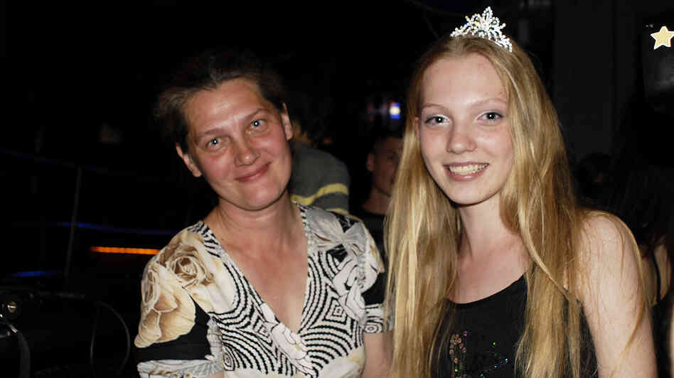 Nadya Vall, a 13-year-old Russian girl who is sent off to Tokyo to become a model, is hoping to satisfy her parents' desire to afford a larger home.