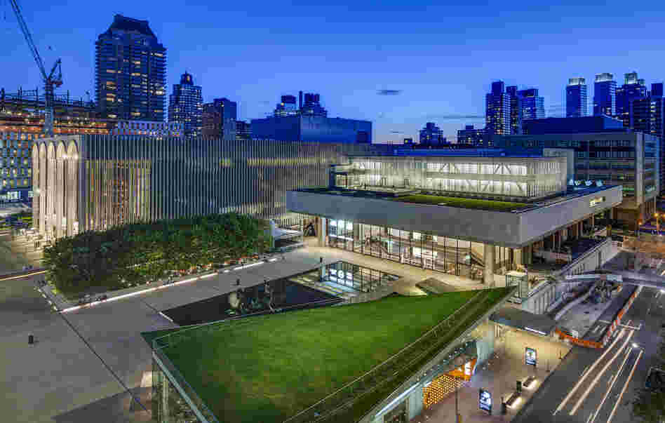 LCT3's Claire Tow Theater is a two-story structure built on a steel truss that straddles the roof of Lincoln's Vivian Beaumont Theater. Before or after performances, theatergoers can mingle over drinks at a roofdeck bar that overlooks Lincoln Center and the surrounding neighborhood.