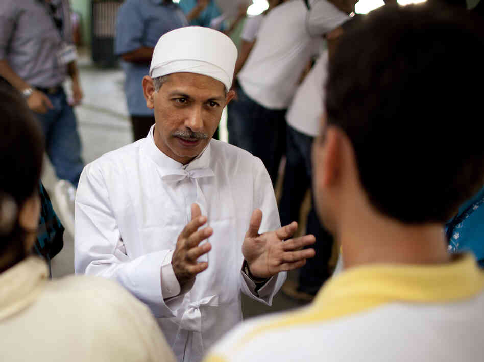 Zoroastrian priest Ramiyar Karanjia fields questions during a meeting with young members of the faith in Pune, India, on May 13, 2010.