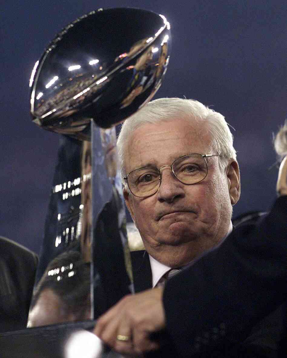 Art Modell, then the owner of the Baltimore Ravens, with the Vince Lombardi Trophy after his team beat the New York Giants in the January 2001 Super Bowl.