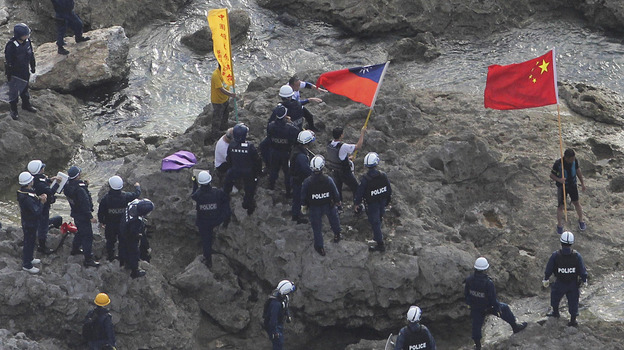 Last month, Japanese police officers arrested activists holding Chinese and Taiwanese flags who landed on Uotsuri Island, one of the islands of Senkaku (in Japanese), which is known as Diaoyu in Chinese.