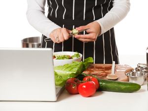 Members of the online community Track Your Plaque get advice from a doctor and each other on how to cook low carb meals. Members of the online community Track Your Plaque get advice from a doctor and each other on how to cook low carb meals.