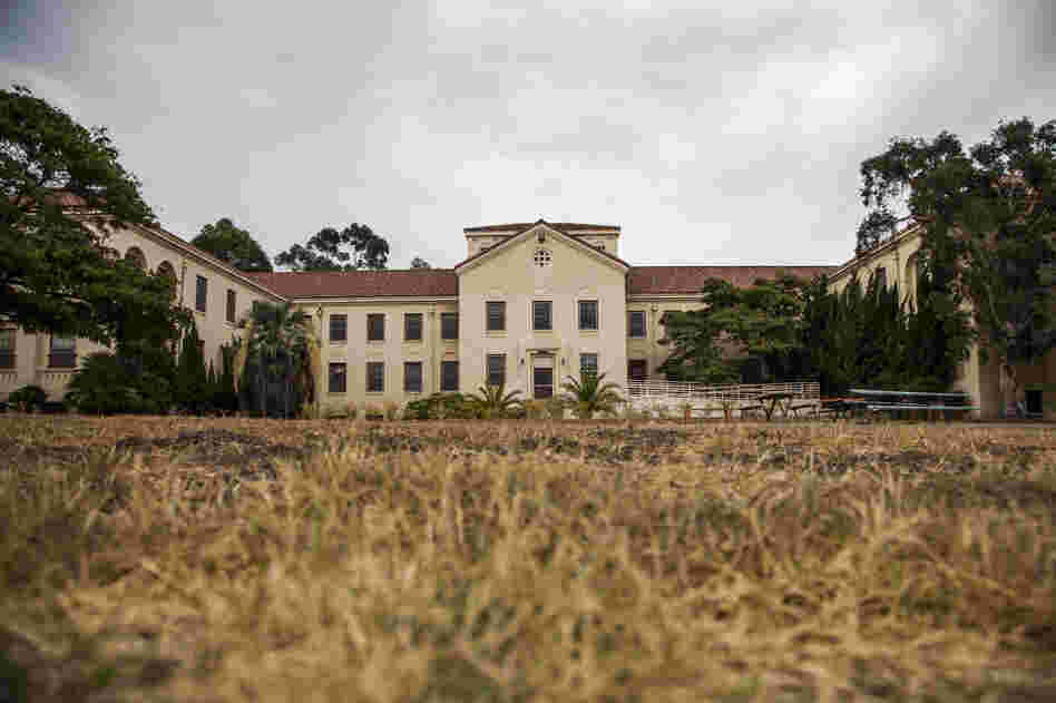 The 388-acre campus of the Veterans Affairs Medical Center in West Los Angeles was donated to the federal government more than 100 years ago for use as a home for disabled veterans, but is no longer used for that purpose. In 2007, Building 209, pictured here, was designated as a place to house disabled homeless vets. It is currently abandoned.