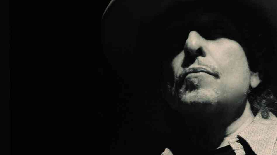 Bob Dylan's Tempest features 10 new songs with many feisty, baffling, sometimes beautiful moments.