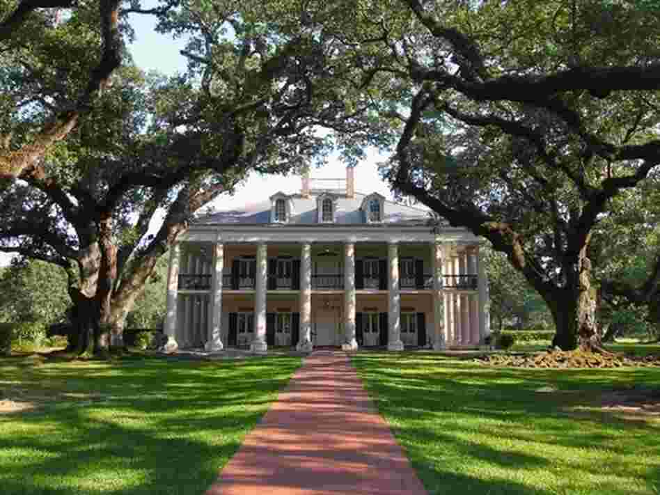 In 2004, novelist Attica Locke attended the wedding of an interracial couple at Oak Alley Plantation in Vacherie, La. It was there that she became inspired to write her new work of fiction, The Cutting Season.