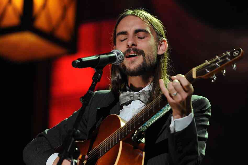 Robert Ellis performs.
