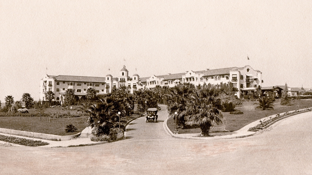 The Beverly Hills Hotel as it looked when it opened in 1912. The bleak landscape would eventually be replaced by lush tropical foliage, and after the depression, the white Spanish Mission-style hotel would be painted its now-famous pink.
