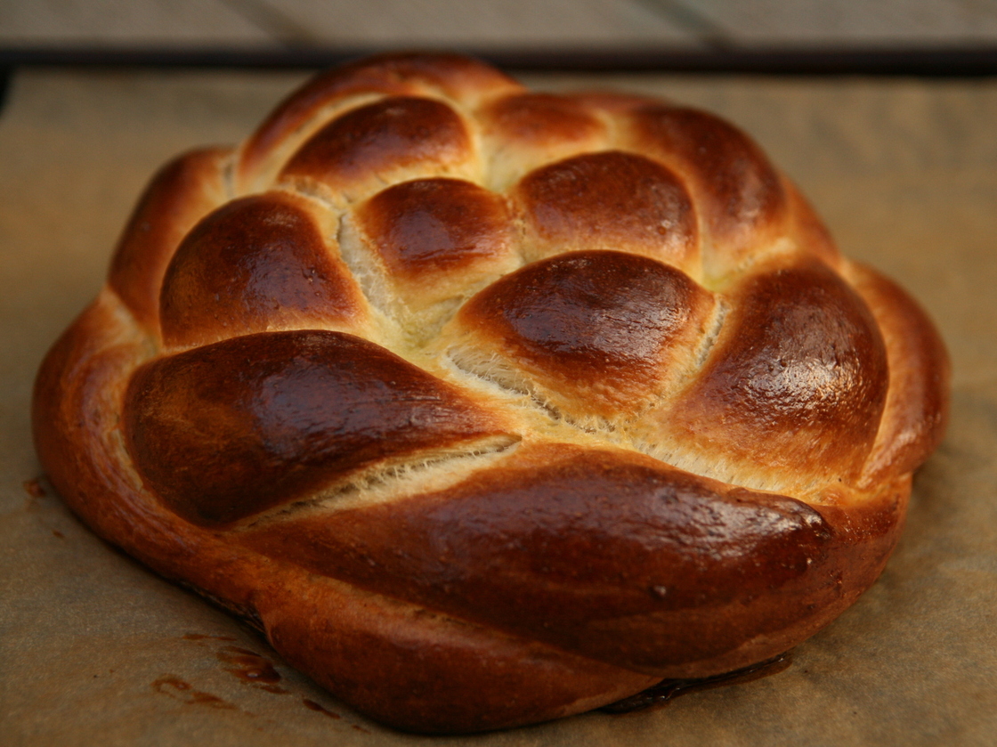 The author's braided round challah.