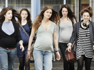 Inspired by events in Gloucester, Mass., 17 Girls focuses on a gaggle of French high schoolers who make a pregnancy pact â in large part to exercise control over their lives. Inspired by events in Gloucester, Mass., 17 Girls focuses on a gaggle of French high schoolers who make a pregnancy pact â in large part to exercise control over their lives.