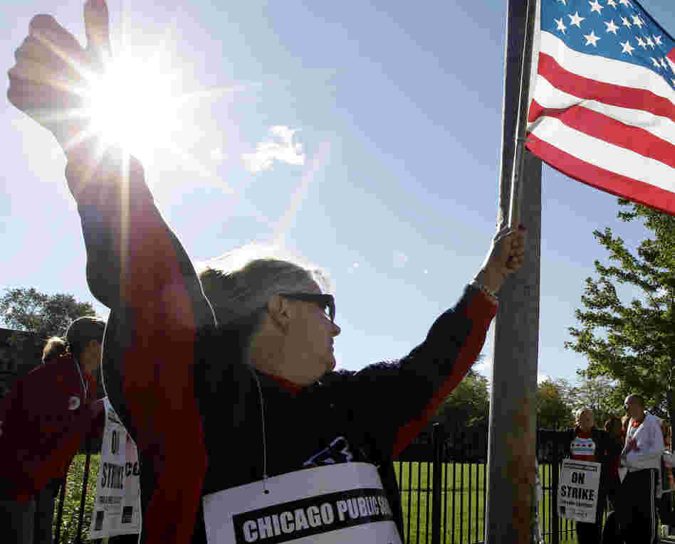 Teacher Patty Westcott pickets outside Clissold Elementary School in Chicago on Tuesday.