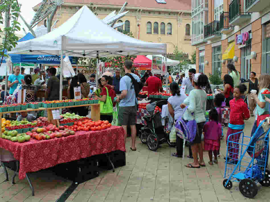 Customers line up for farmers market produce on a corner in Washington, D.C., where people eat more fruits and veggies than in many states.