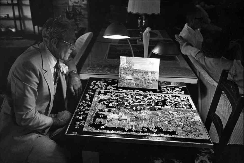 Man with jigsaw puzzle in Jacaranda Hotel, Avon Park, Fla., 1985