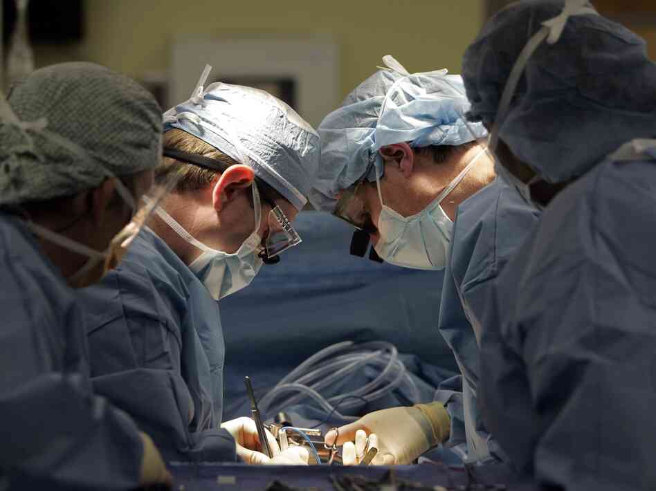 Surgeons transplant a kidney in 8-year-old Sarah Dickman at Children's Healthcare of Atlanta in 2008. The proposed changes in the transplant list attempt to maximize kidney life in young patients.