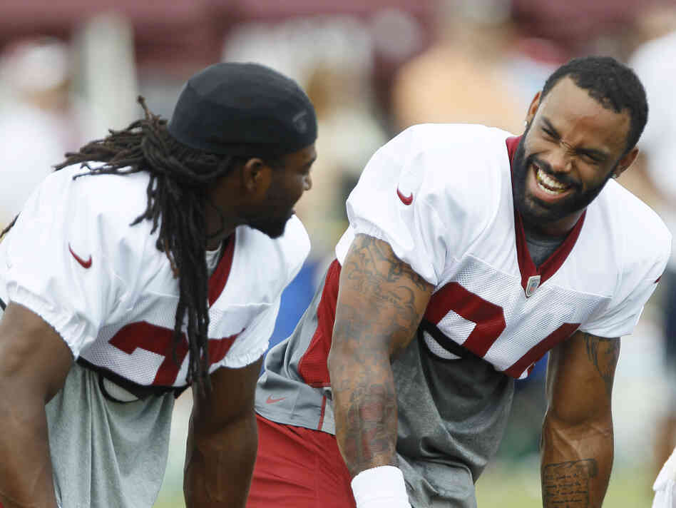 Niles Paul (right) at a Redskins practice with then-teammate Tim Hightower, before the juice-stealing incidents came to light.
