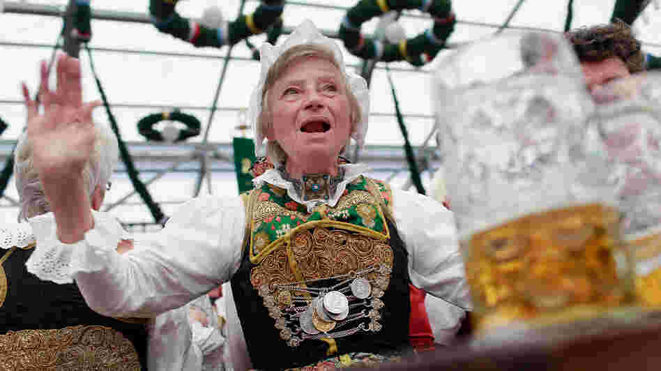 A common Oktoberfest practice is to serenade one's glass of hoppy goodness. Start learning the songs in this mix so you won't feel left out.