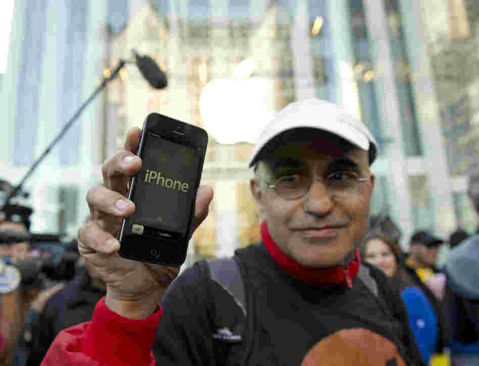 Hazem Sayed exits the Apple store on Fifth Avenue after purchasing his new iPhone 5.