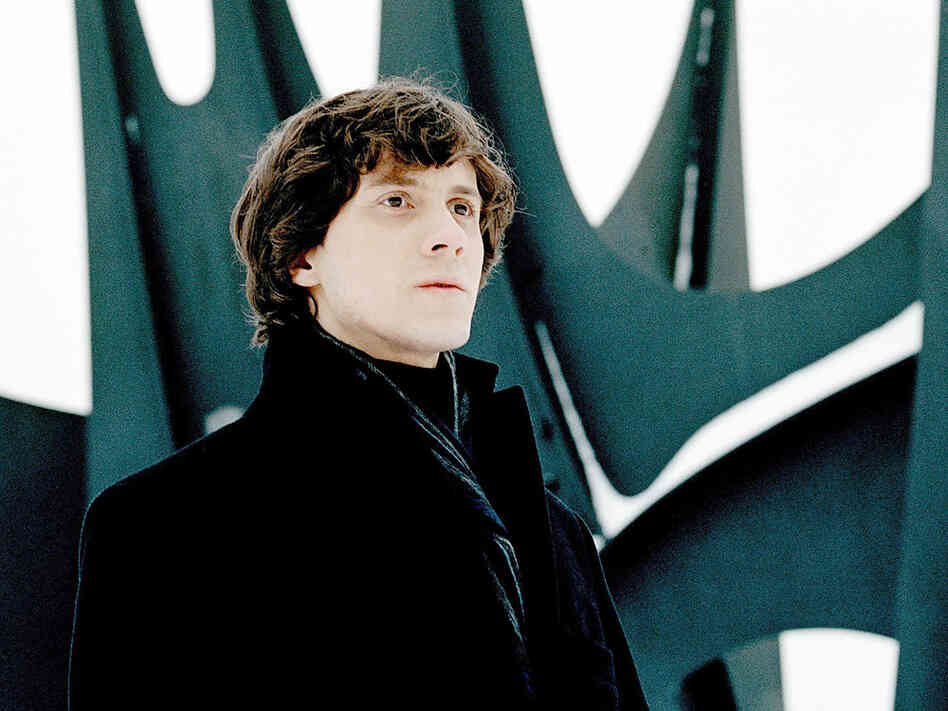 Another solid album from Polish pianist Rafał Blechacz shows he's an artist of distinction.