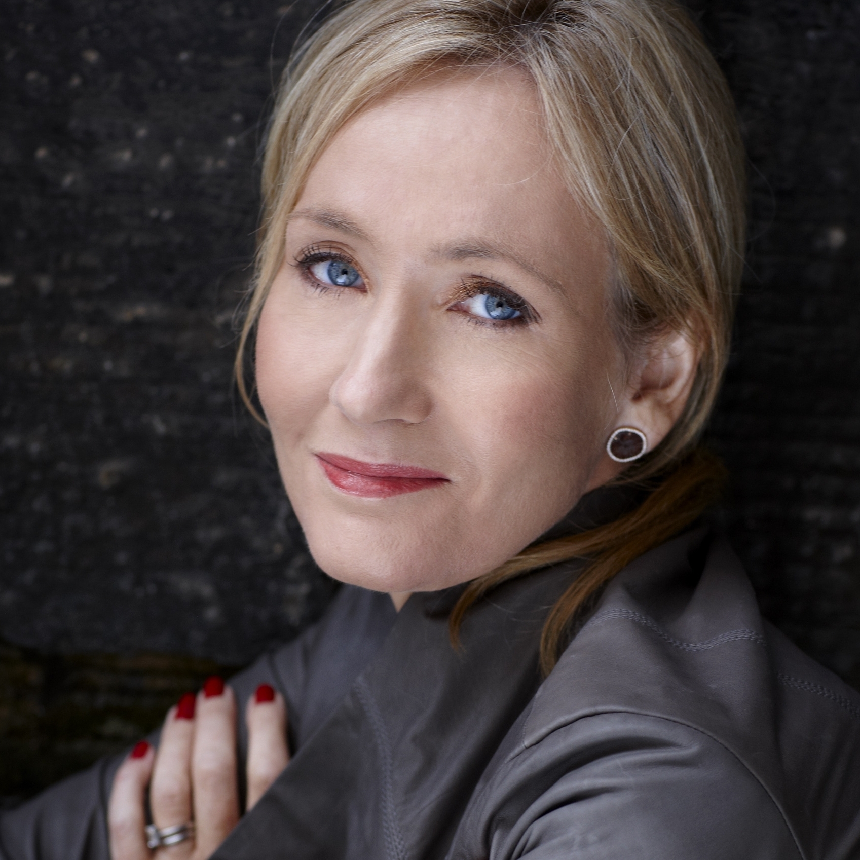J.K. Rowling is taking her first steps into the world of adult literature after the immense success of the Harry Potter series.