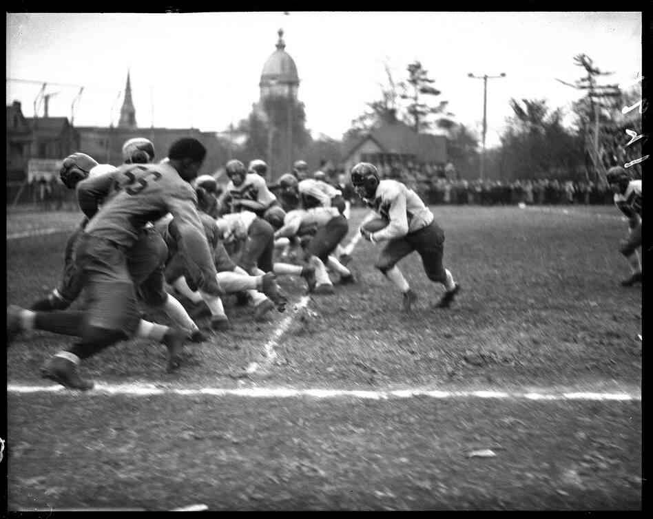 Springfield High School Senators defeated Peoria Central High School, 19-6, Oct. 31, 1931.