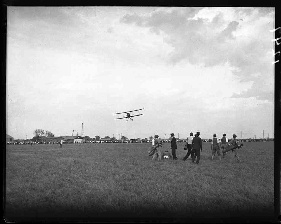 Aerial golf was played with a two-man team, one of which was on the ground and the other in the passenger seat (or sometimes at the controls) of a small airplane. The airborne player would drop the ball in an attempt to get the ball as close to the hole as possible. His teammate on the ground would finish the job. The game was played for the first time in Springfield on Oct. 5, 1931.