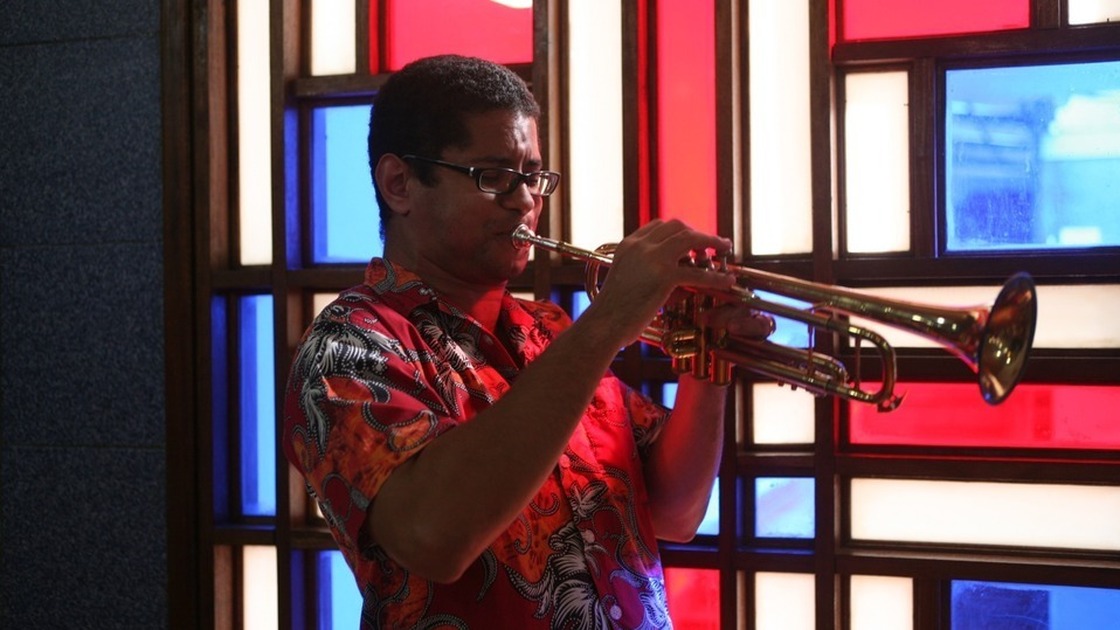 Yasek Manzano.