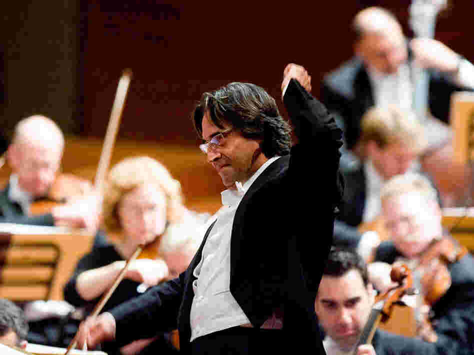 Riccardo Muti leading the Chicago Symphony in happier times.
