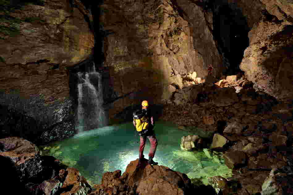 In recent years there have been six deaths in the cave, five due to water. During a storm or heavy rain, the cave can become a dangerous trap when water levels rise rapidly.