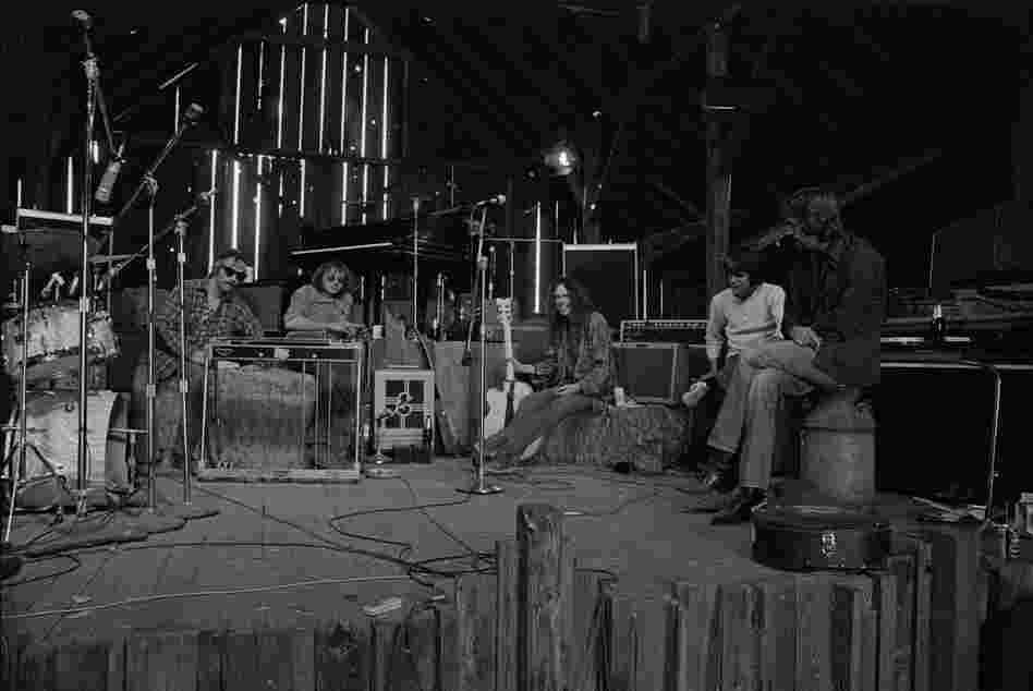 With the Stray Gators in the barn at Broken Arrow Ranch, 1971. Left to right: Tim Drummond, Jack Nitzsche, Neil Young, Kenny Buttrey, Ben Keith.