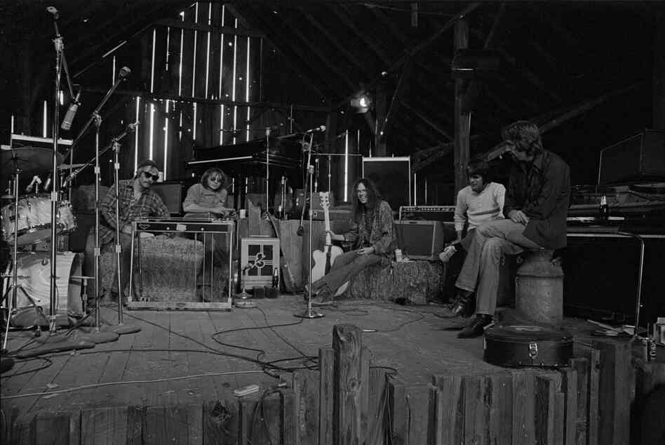 With the Stray Gators in the barn at Broken Arrow Ranch, 1971. Left to right: Tim Drummond, Jack Nitzsche, Neil Young, Kenny Buttrey, Ben Keith.