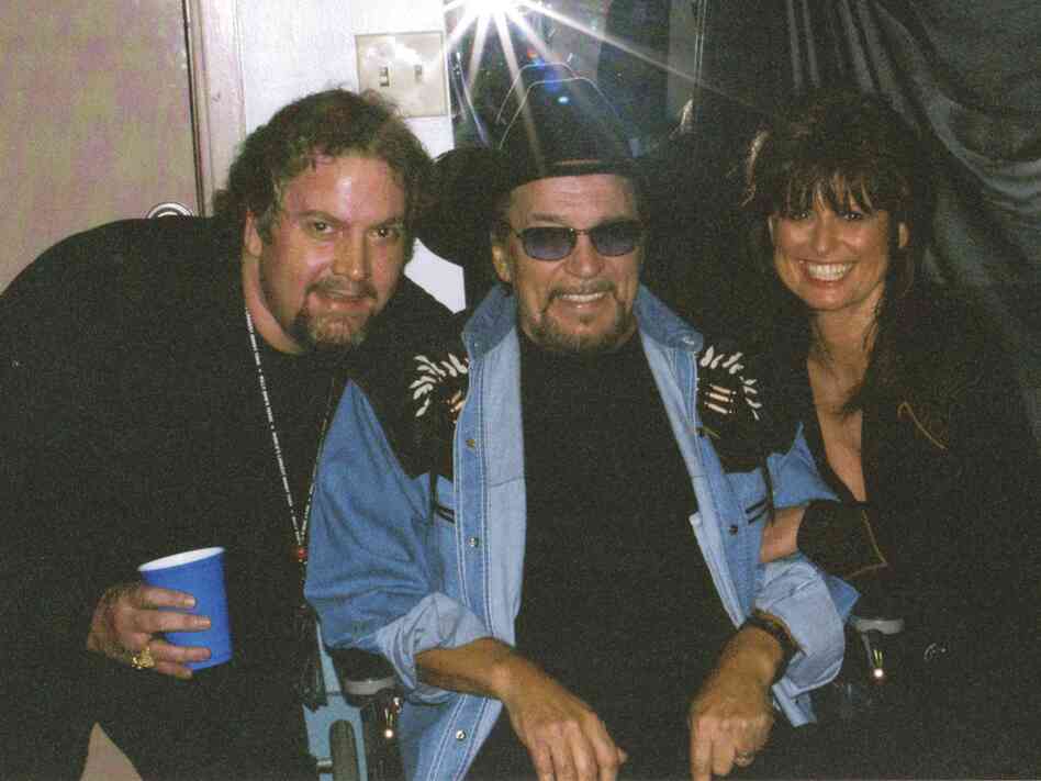 From left to right: Robby Turner, Waylon Jennings and Jessi Colter.