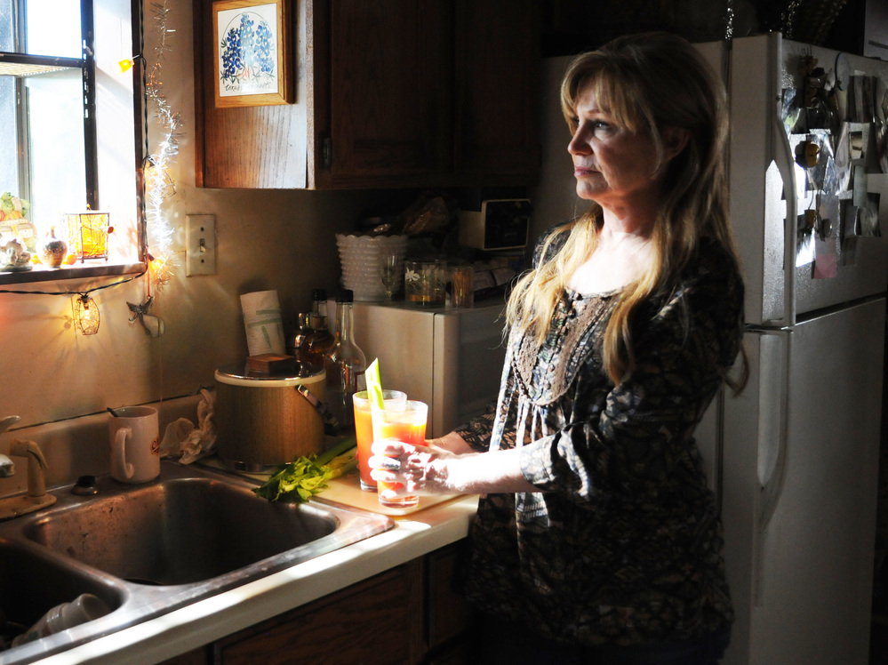 Rochelle (Mary Kay Place) in Smashed.