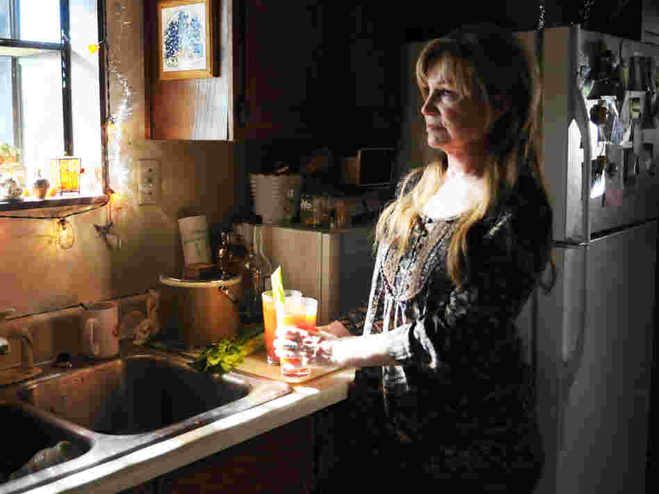 Rochelle (Mary Kay Place) in Smashed.