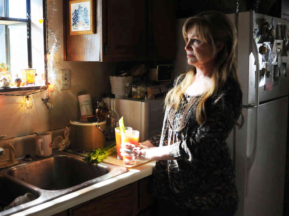 Rochelle (Mary Kay Place) in Smashed.