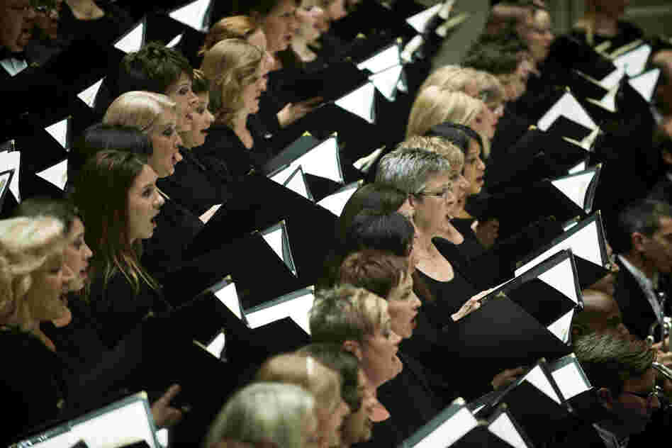 Masses of singers from the Chicago Symphony Chorus were on hand for this hefty cantata, with its 24 medieval texts centered on love, drinking and gambling.