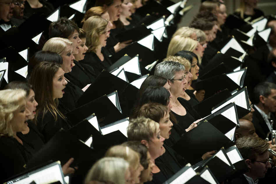 Masses of singers from the Chicago Symphony Chorus were on hand for this hefty cantata, with its 24 medieval texts centered on love, drinking and gambling.