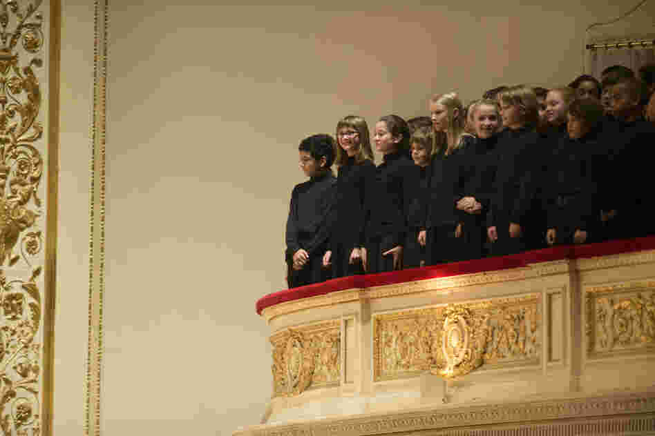Young singers from the Chicago Children's Choir, directed by Josephine Lee, traveled to New York to take part in this performance.